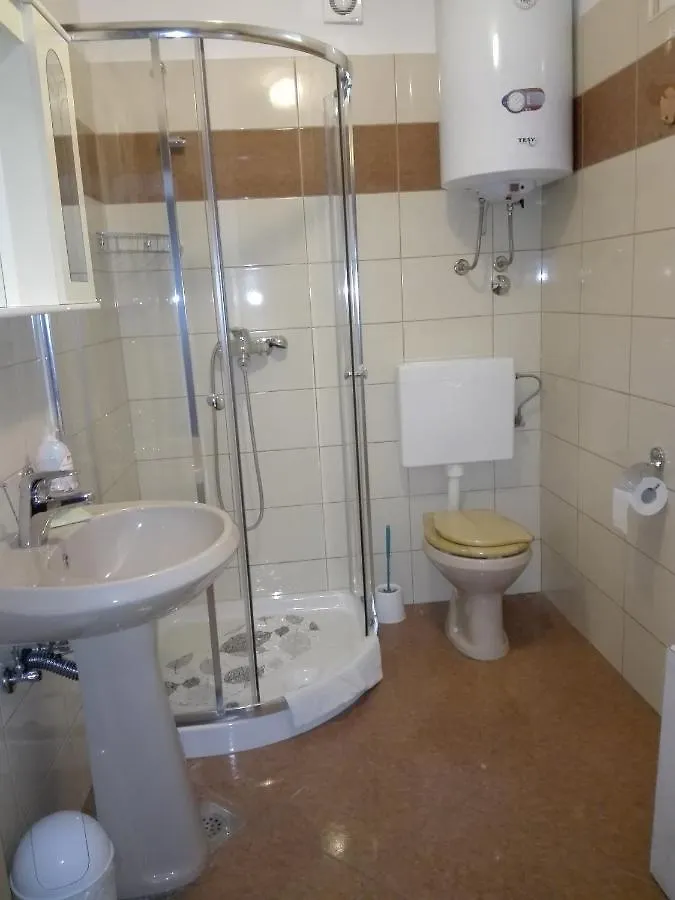 בית הארחה פלומין Bernik Rooms